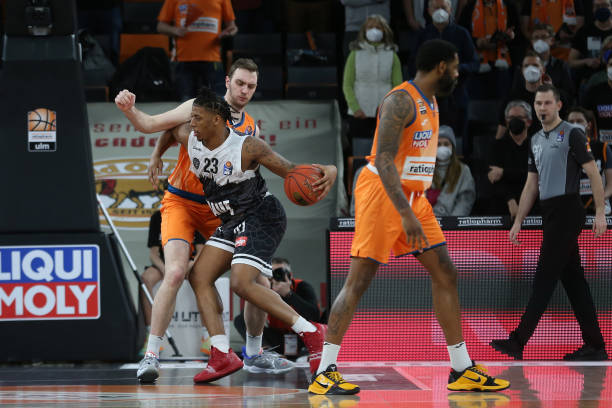 巴萨通过一 巴萨通过一